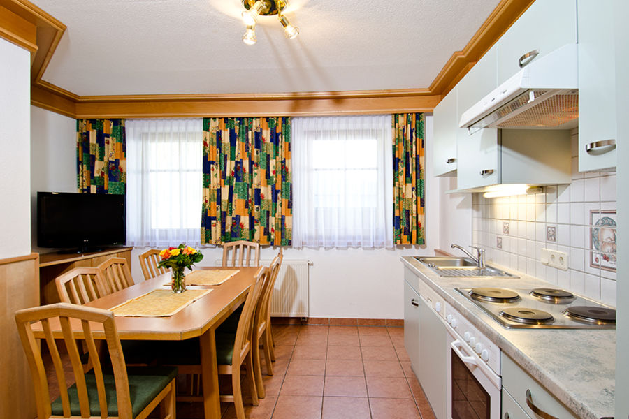 Kitchen Apartment C - Apartments Bauril Toni Ischgl