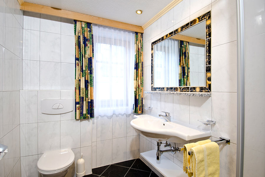 Bathroom Apartment B - Apartments Bauril Toni Ischgl